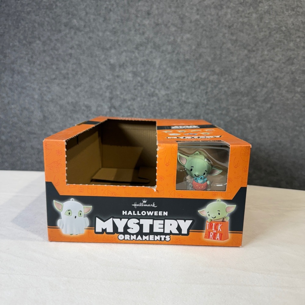 Hallmark Star Wars Mandalorian Display Halloween Mystery Ornaments Grogu Yoda